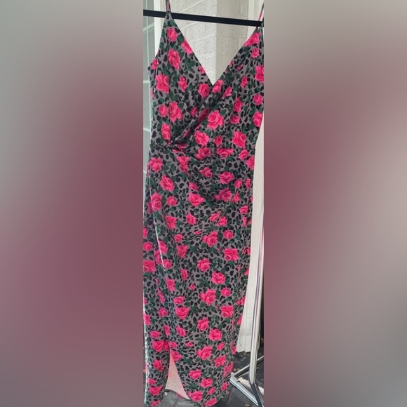 Betsy Johnson cocktail dress with floral print. - Picture 1 of 3